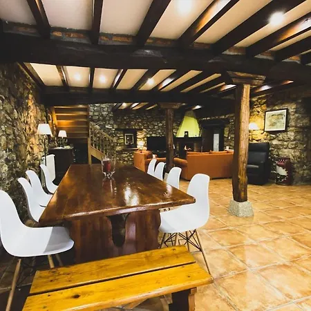 Casa El Pendo Feriehus *